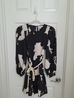 Alexis X Target Black and Cream Print Long-Sleeve Mini Dress. Size XS